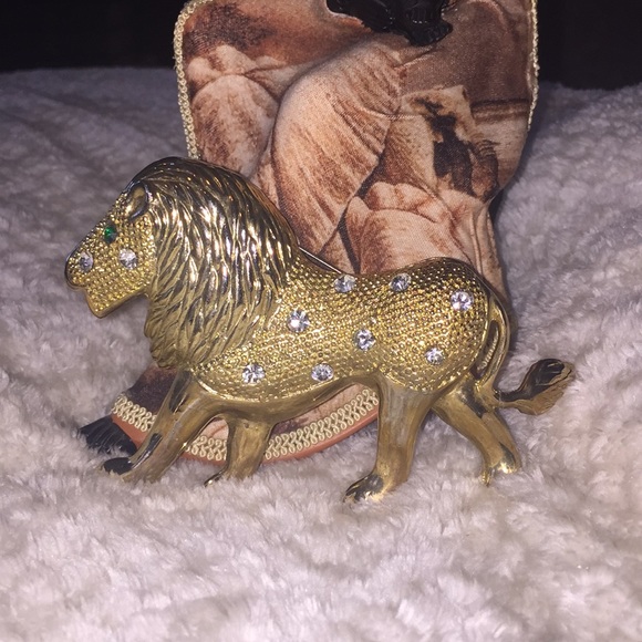 Lion Brooch 🦁 - Picture 1 of 4